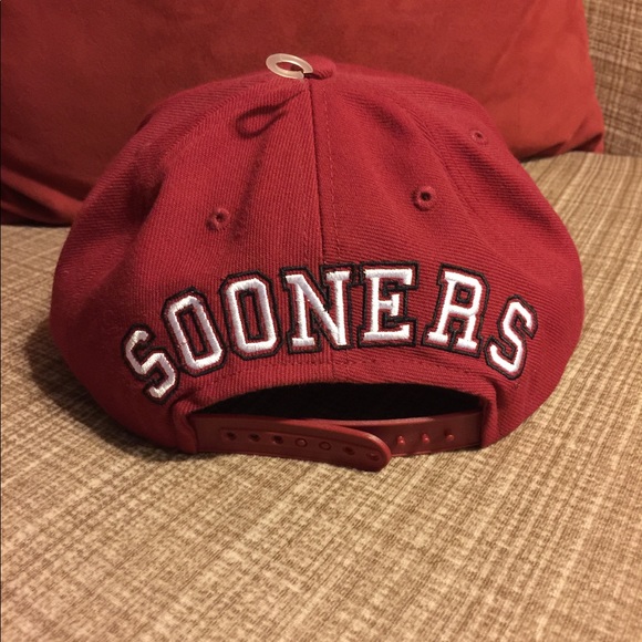 OU hat. - Picture 2 of 4